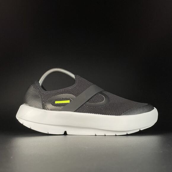 Oofos OOmg eeZee Men’s Size 10 Comfort Slip On Recovery Sneakers Shoes Black EUC